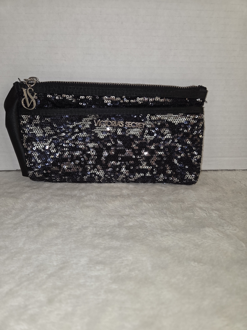 Victoria's Secret Sequin Clutch Purse Cosmetic 2 Compartment Bag Sequin Black